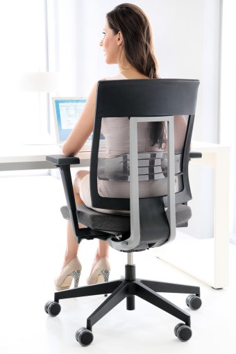 wpływ krzesła na kręgosłup 
